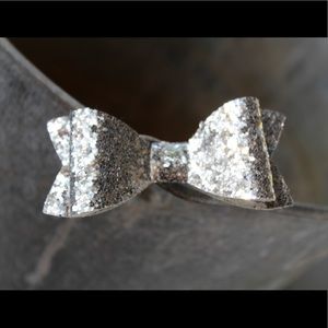 Silver hair bow🎀